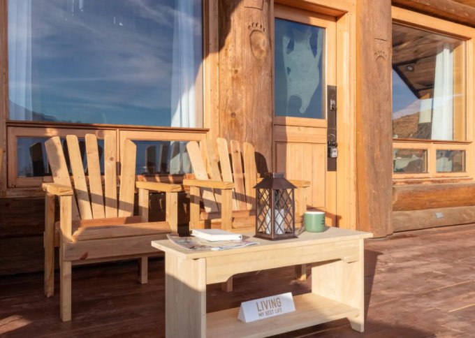 Cedar log cabin porch
